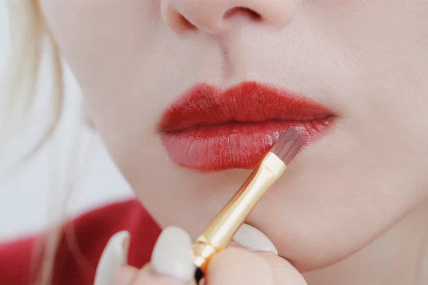 山本舞香さん ボリュームまつ毛×オーバーリップで叶える秋のベストバランスメイク HOW TO MAKE-UP③