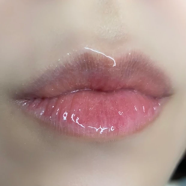 ルナソル イルミネイティングリップオイル EX01 Unicorn Tail メイク実例