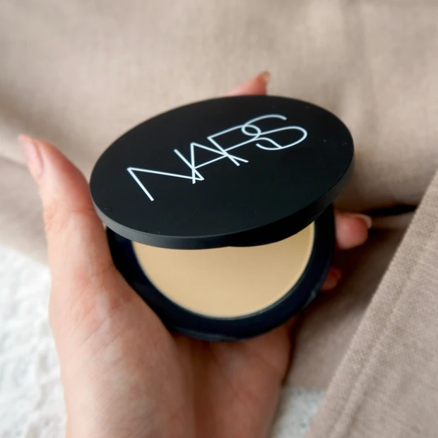 NARS ソフトマット アドバンスト パーフェクティングパウダー プレストパウダー ベースメイク デパコスメイク テカリ防止 皮脂くずれ 2023新作コスメ ベストコスメ2023 陶器肌 03123 COVE Soft matte advanced perfecting powder