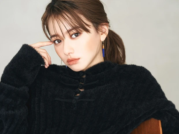 ¥1980のプチプラコスメで秋顔先取り!【マキア×山本舞香×北原 果】最旬ベージュチークで瞬時にこなれ顔