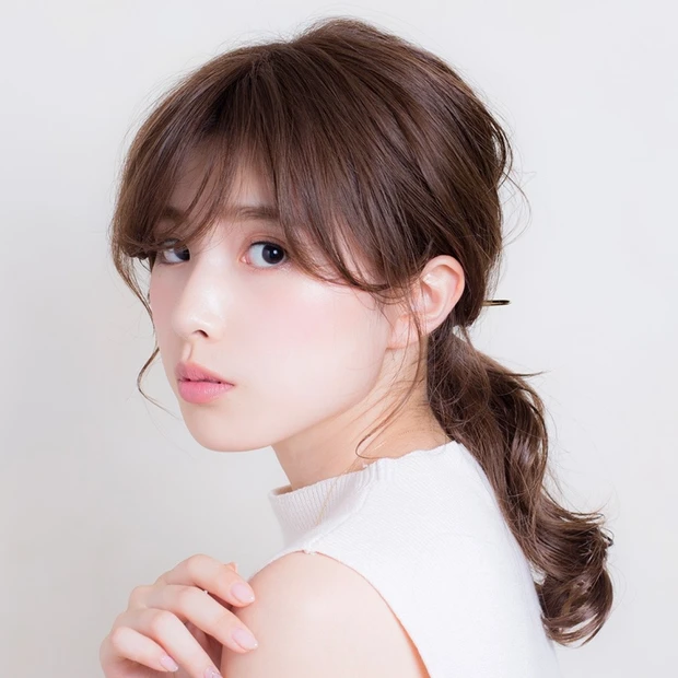 流行ヘア小物「マジェステ」を使った、こなれ感のある簡単まとめ髪アレンジ【…