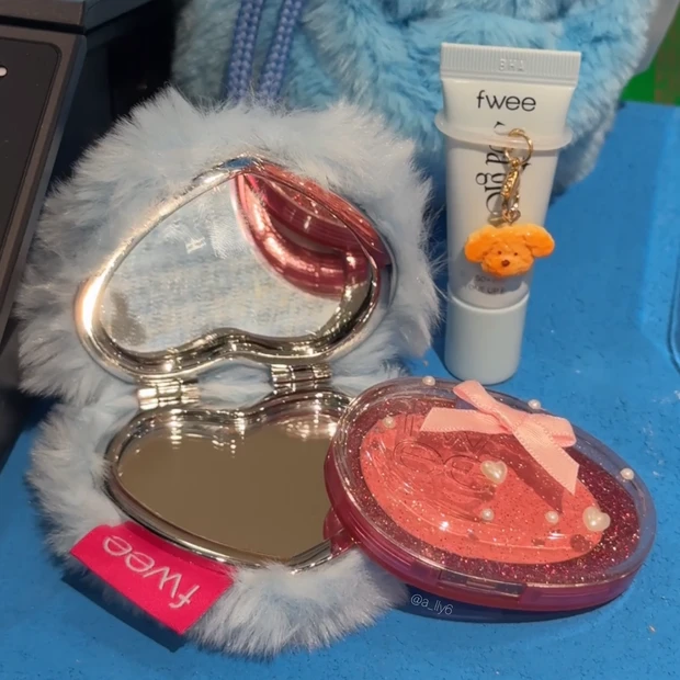 fwee フィー アジト 日本 神戸 関西 三宮 韓国 コスメ グロス twice ナヨン