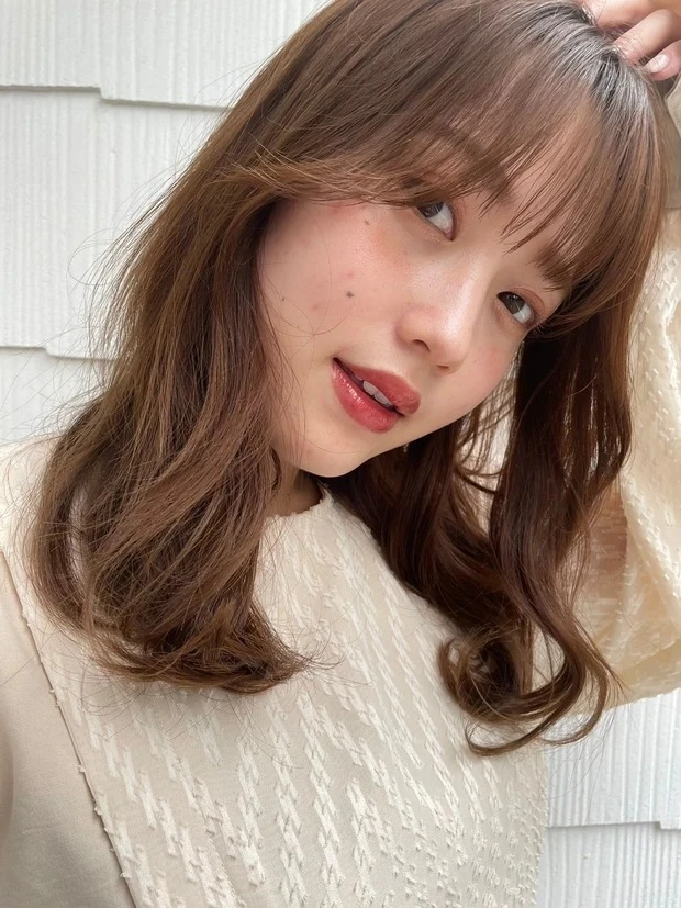 サイドバング ミディアム 【韓国風ヘア】サイドバングで小顔効果抜群! 大人のレイヤーミディアムヘア