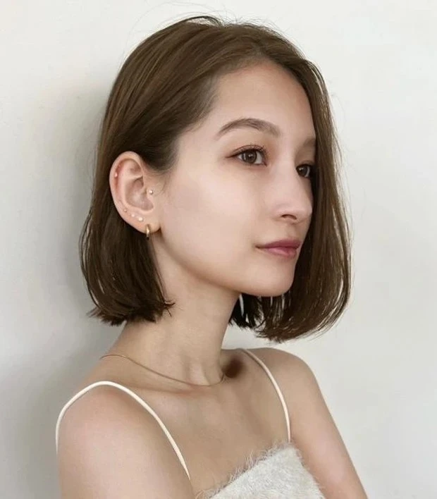 Belleの髪型・ヘアスタイルまとめ_ボブヘア_【大人のワンカールボブ】前下がりラインが決め手!エレガントなムードが漂うワンレンボブヘア