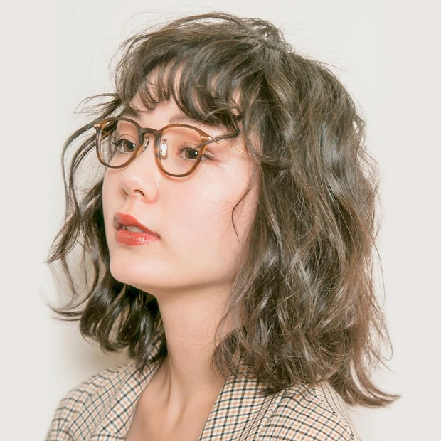 ZACCの髪型・ヘアスタイルまとめ_ふわボサ×ツヤ感が新しい、大人カジュアルなランダムウェーブボブ