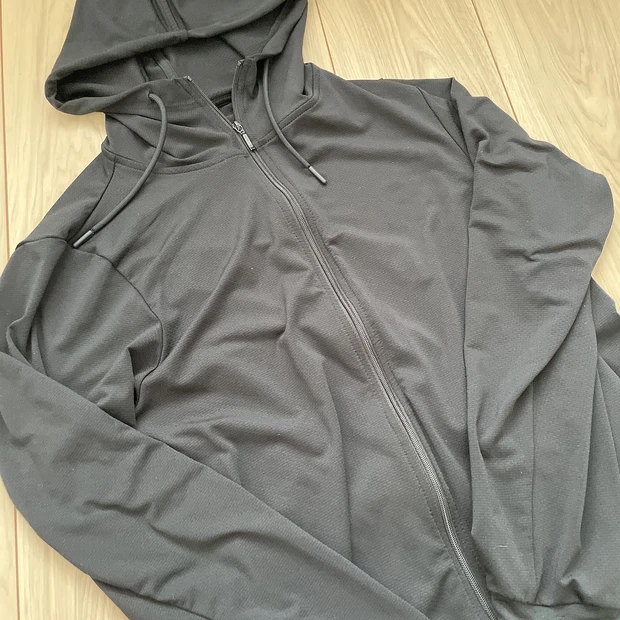 ユニクロ　UVカットパーカー