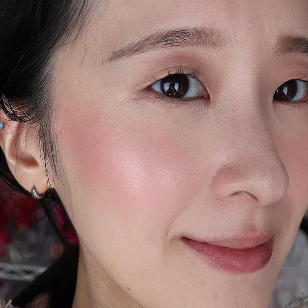 デイジーク ラックスグロウハイライター 03 アイスラベンダー 