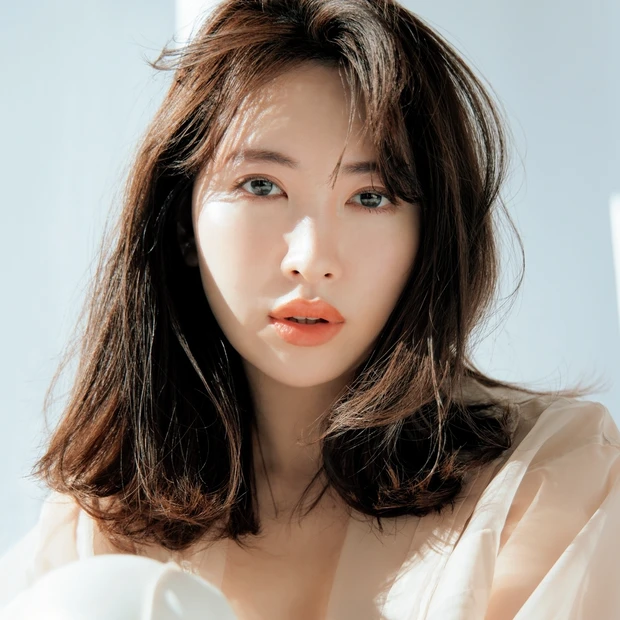 人気のこじはる連載がパワーアップ！ 愛用化粧水、美肌のコツ他…肌へのこだ…