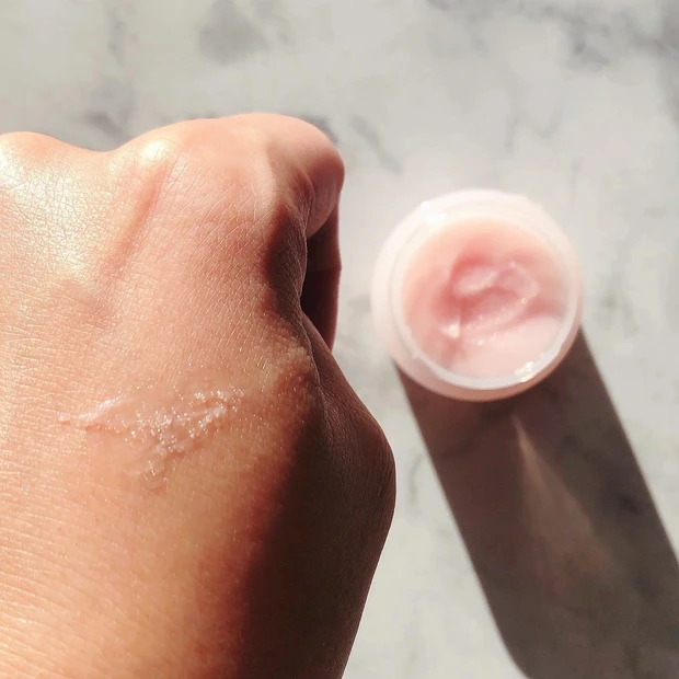 【アンフィネス リップ シュガーピーリング】マスクの時期こそリップケア！シュガースクラブとベリーの甘い香りでふっくらツヤありくちびるに♡_2_1