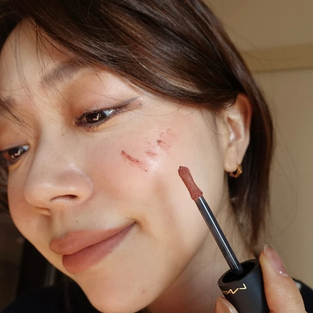 M･A･Cパウダー キス リップ + チーク ムース 951ハビットのチークの使い方