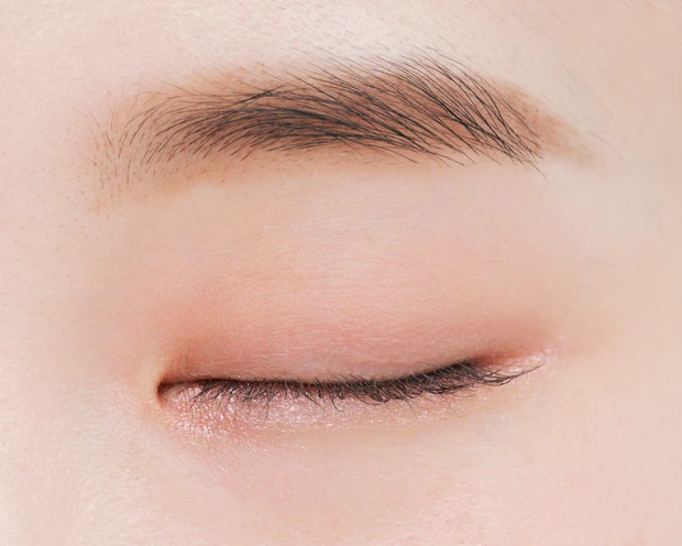 【奥二重メイク】キラッと眩い下まぶたを主役にピュアな表情を