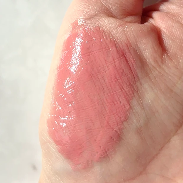 神崎恵のベストコスメ「ヴィセ　エッセンス プランプバーム　PK881 ミュートピーチ」