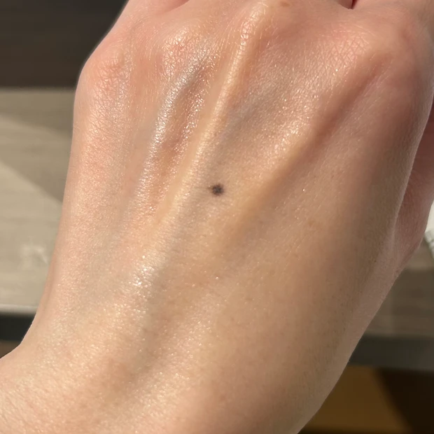 水光泡ピーリング泡セラム テクスチャー