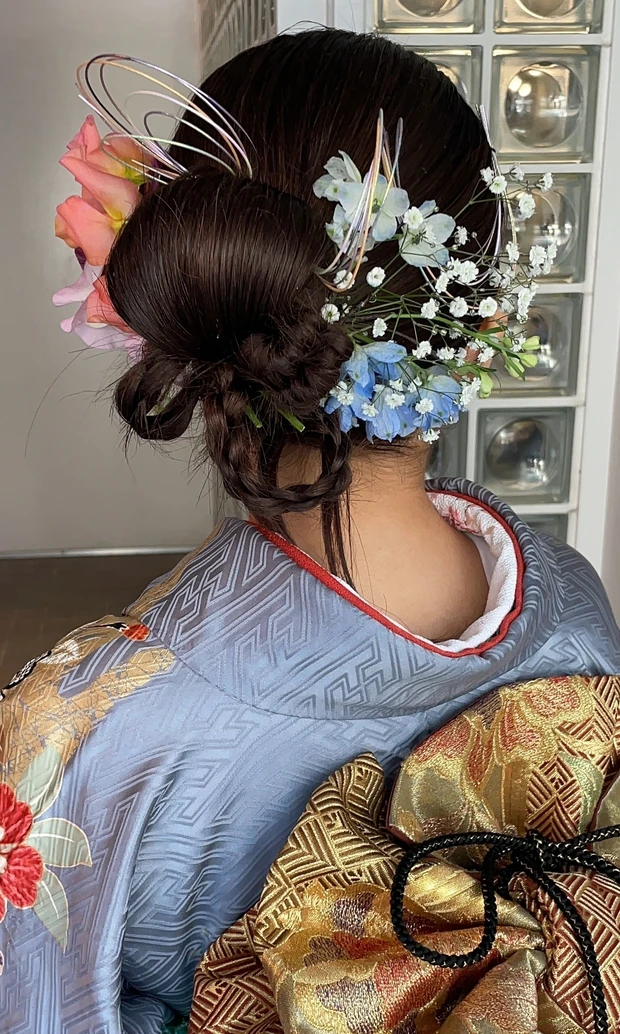 【着物に似合うヘアアレンジ】卒業式や入学式にもおすすめ! 「水引&金箔」「タイトな一本結び」「花モチーフ」のヘアアレンジ22選_4_11