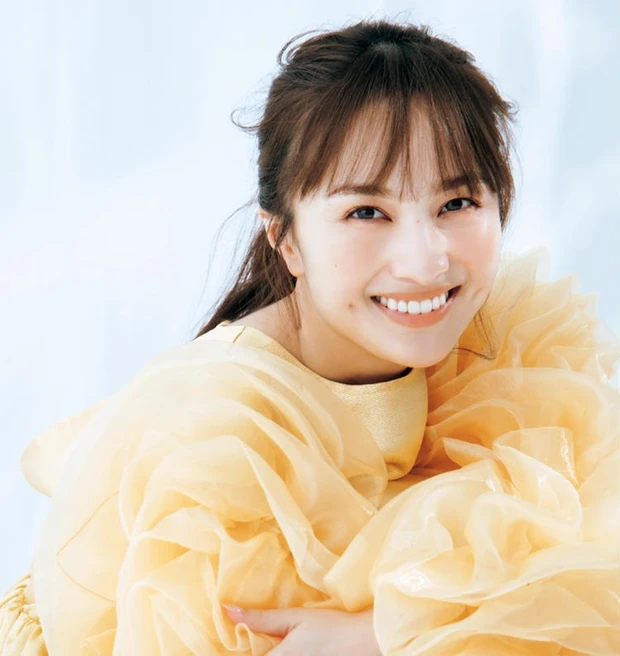 【9位】ももクロ・百田夏菜子さんの2023ハマり美容。NARS、エレガンスのチークに心酔