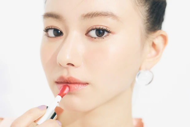 山本舞香さんが束感まつ毛と艶リップで韓国アイドル風にイメチェン!_7