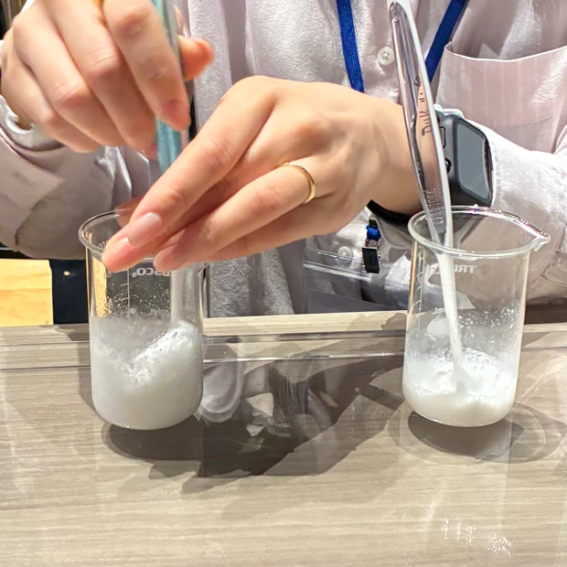 ピュオーラ 炭酸洗浄ハミガキ 泡立ちの様子