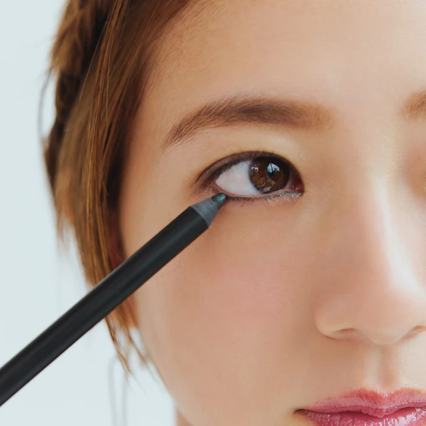 【女子会メイク】キラキラの力を借りた スモーキーEYEで華やかに_5