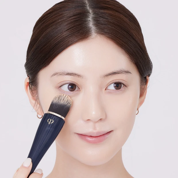 マキア　クリームファンデーション　塗り方　ブラシ　クレドポー　3