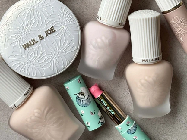 【ポール & ジョー】この春発売のベースメイク3種をスウォッチ！ プライマーとリップがセットになった限定キットも登場