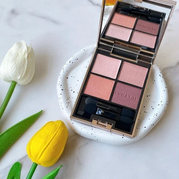 【4位】《ルナソル》話題沸騰の新色「イカラーレーション 19 マホガニー」をレビュー