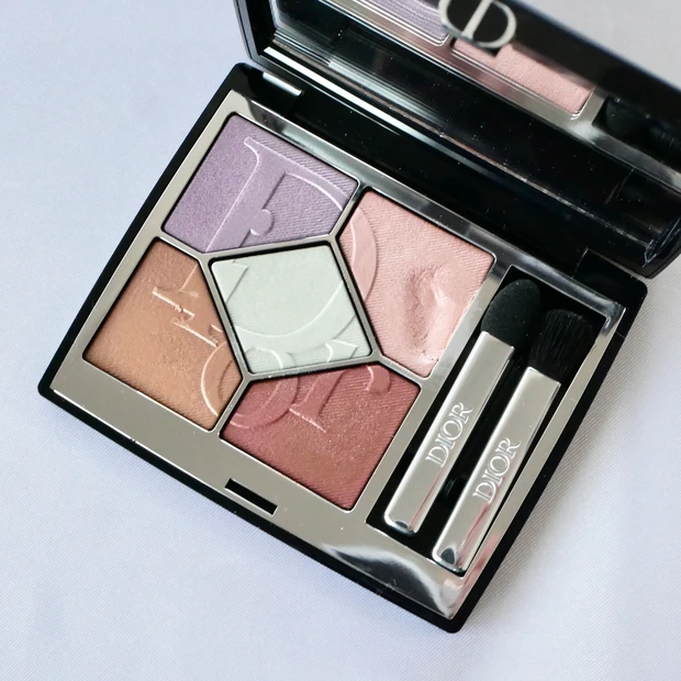 ブルーコスメ ブルーアイシャドウ 青ラメ Dior サンククルール