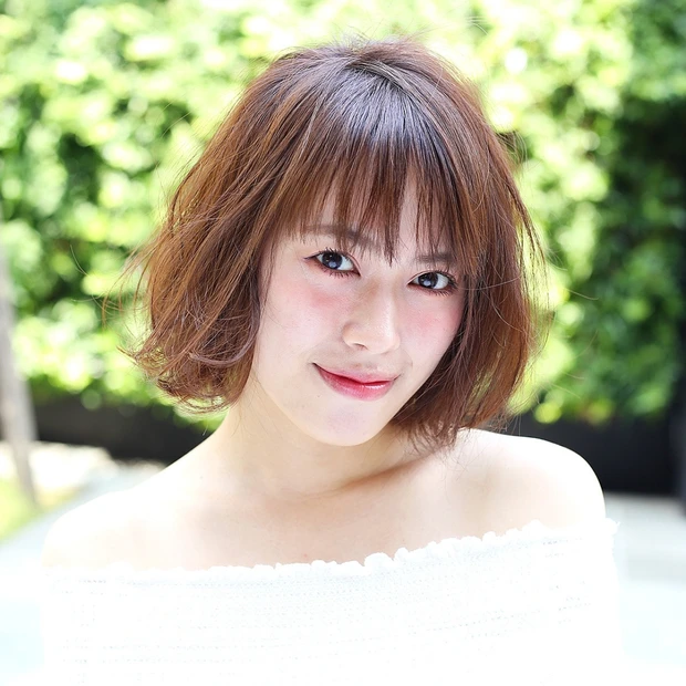 ハイライトの透け感とウェット仕上げで、ヘルシー&セクシーなこなれボブ