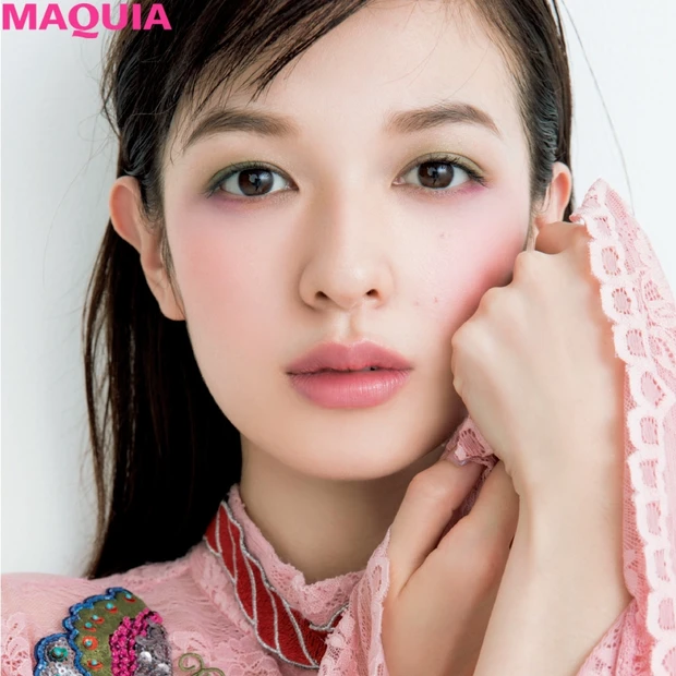 犬木愛さんが提案する最旬レイヤード！ 春の空気感を淡色で表現した柔オーラ…