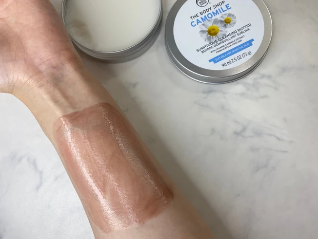 【まるで本物のバター？！】ジュワッと溶けてスルンとメイク落ち【THE BODY SHOP サンプチュアス　クレンジングバターCA】_3
