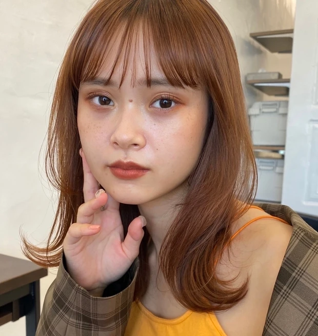 ミディアム　30代　40代 ヘアスタイル　秋ヘアカラー　前髪あり