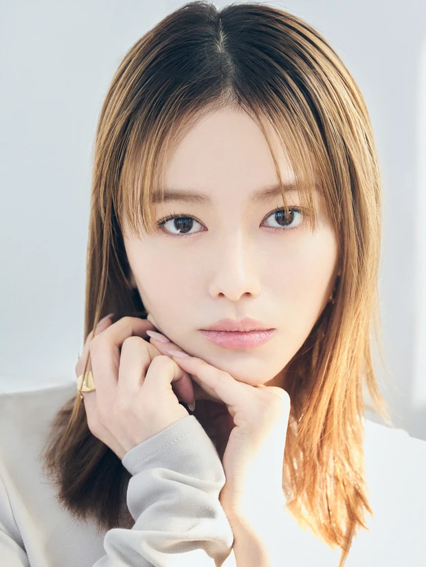 山本舞香さんが大人の【白湯メイク】でナチュラルなのに清純美人な印象に