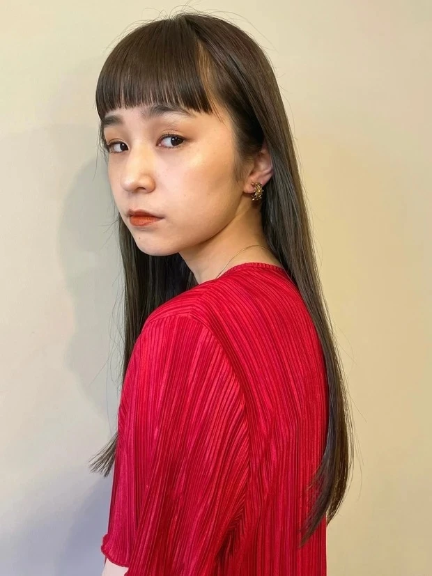 ワイドバング ロング 巻きが取れてしまうような猫っ毛さんにおすすめ! オン眉ワイドバング×ストレートのお洒落ロングヘア