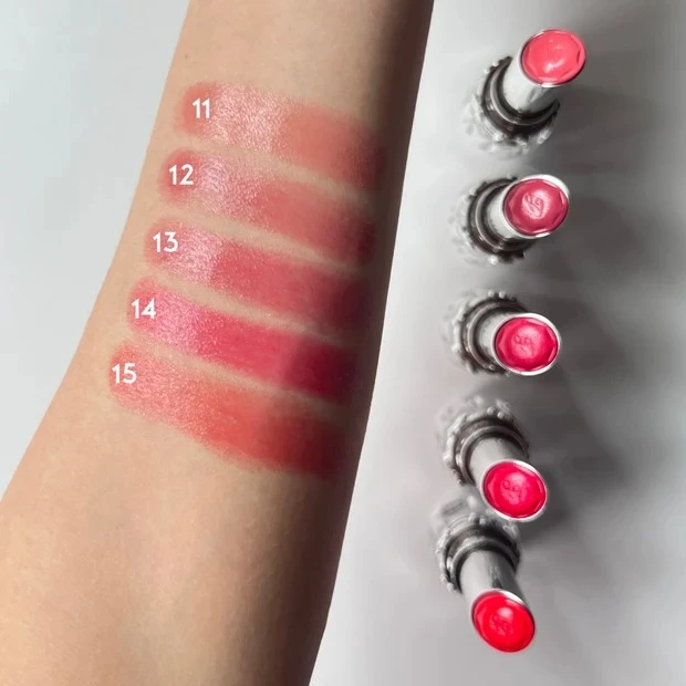 リップブロッサム グロウのスウォッチ