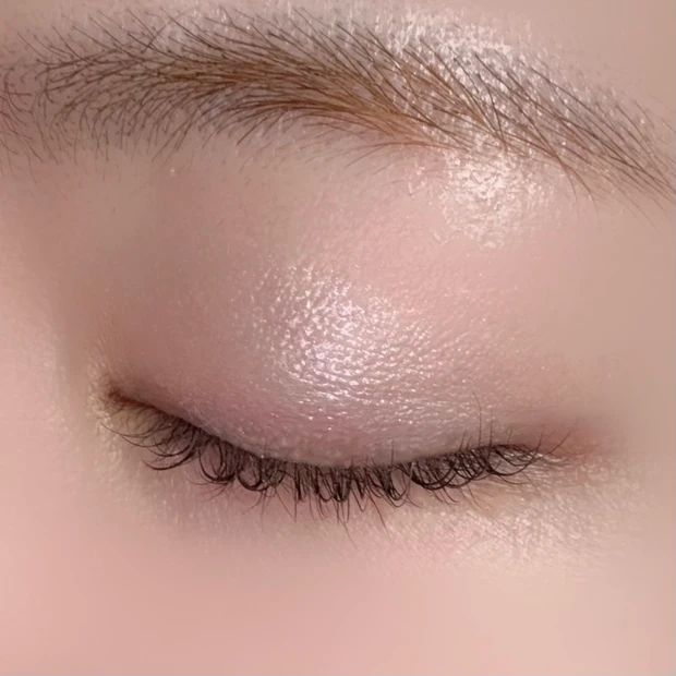 エレガンス　プレジールアイズ　01 アイシーブルー　単色アイシャドウ　ブルベ