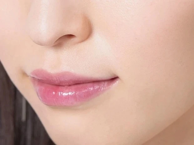 【おすすめリップグロス】山口真帆さんが選んだ2020年夏新色リップグロス_唇の色や肌の色に自然になじむ新感覚のグロス
