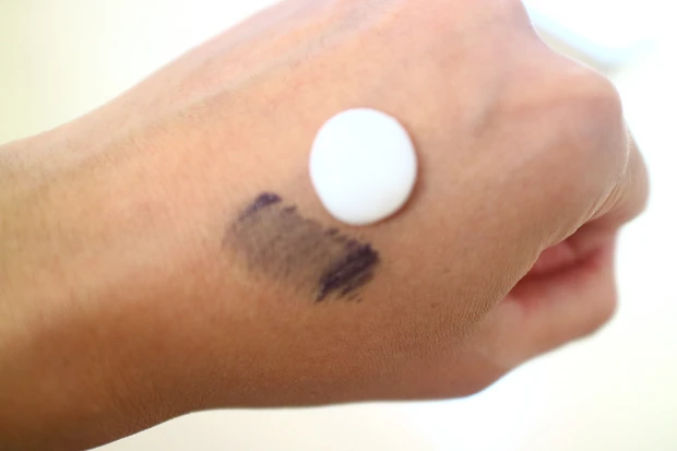 \皮膚科学研究から生まれたスキンケア/【iniks イニクス】敏感肌&乾燥肌のための低刺激処方のマスクにつきにくいファンデーション_6_1