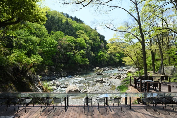 ASUKA　ひとリート　半日　リトリート　郊外　カフェ　黒茶屋　水の音テラス　秋川渓谷　テラス席