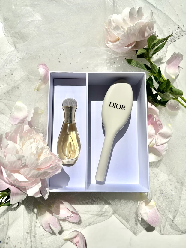 ディオール　Dior DiOR 2025年 最新プラチナ会員 新品未使用】Dior 2025年新プラチナバースデーギフト - メルカリ