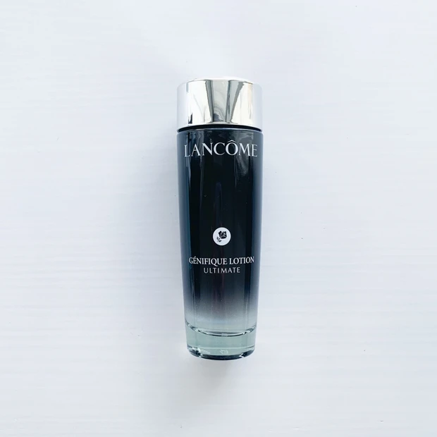ランコムのジェニフィック アルティメ エッセンス ローション。2025年発売の保湿化粧水。もっちりとした潤いで乾燥肌を包み込む。
