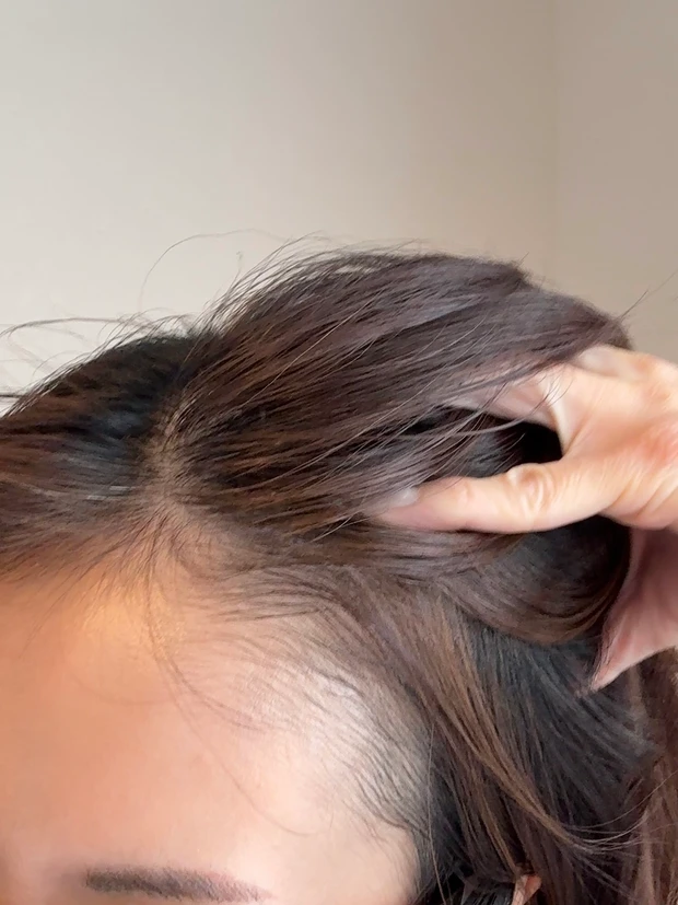 ロクシタン/薬用 メディカル アンチヘアロスセラム 使用方法② 頭皮全体をマッサージするように馴染ませる