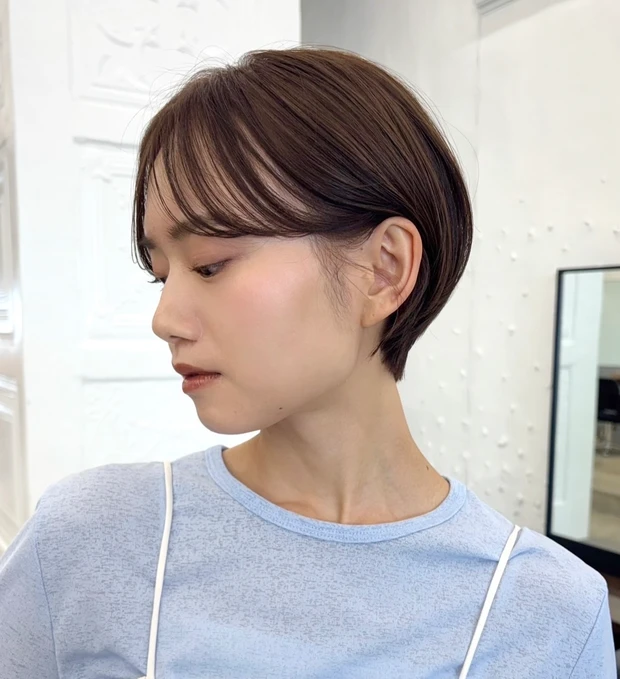 髪型　ショート　ショートヘア　小顔ヘア　前髪あり　サイド