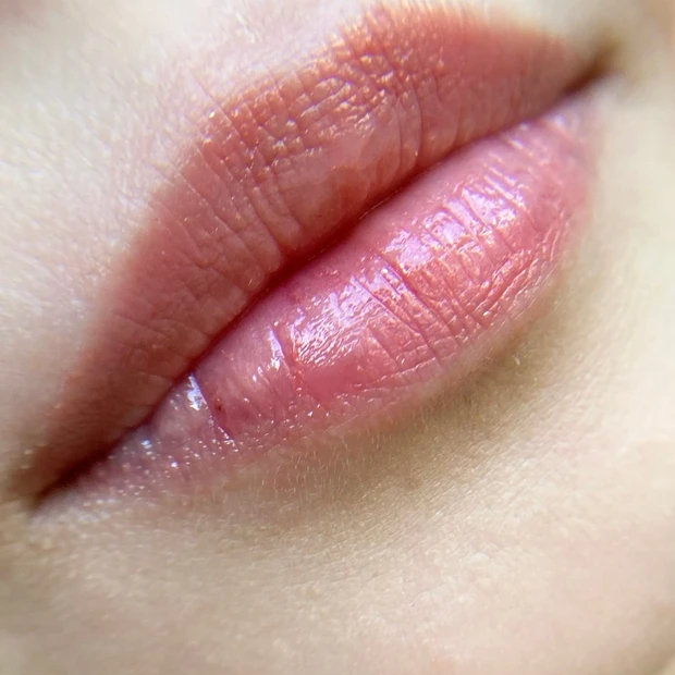 【クリスマスコフレ2022,レビュー!!第二弾】
今年チョイスした、デパコス編はコレ!!
乙女心をくすぐるデザインに、キラつやコスメが盛り沢山♡♡_9_2