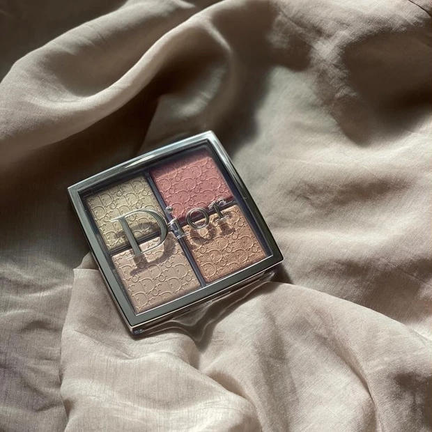 【4位】《DIOR》大人気のバックステージ フェイス グロウ パレットで透明感春メイク♡