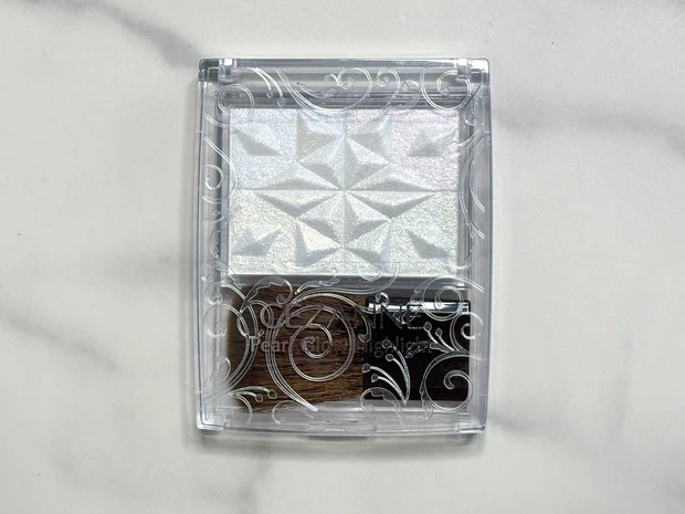 〈セザンヌ・キャンメイク・シピシピ〉質感で選ぶ、優秀プチプラハイライト3選｜なりたい印象別に使い分け！_2