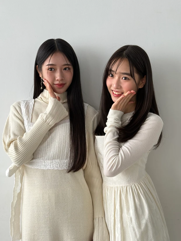 天翔天音　藤岡舞衣　小顔ポーズ