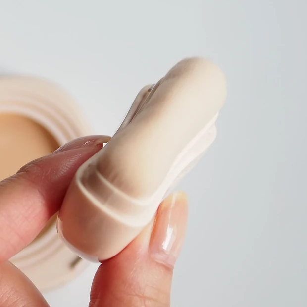 「WAKEMAKE ウォーターグロウコーティングバーム」のブラシ