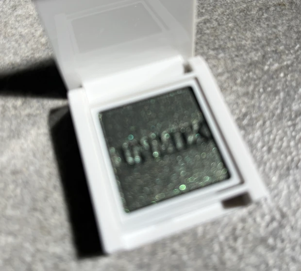 UNMIX　アンミックス　アイリッドニュアンス　新色　15 カーキ　16 グリーンベルベット スウォッチ　口コミ　アイシャドウ