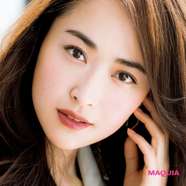 厚塗り感ゼロ！ くずれない毛穴レス美肌はブラシ使いがキモ