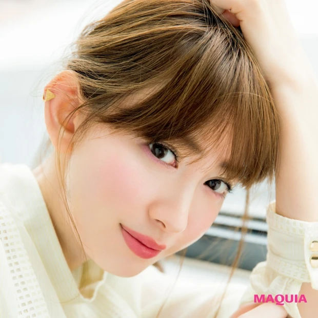 マキアージュのアイパレットで大人ピュアな目元に。青みピンクの差し色が秘訣…