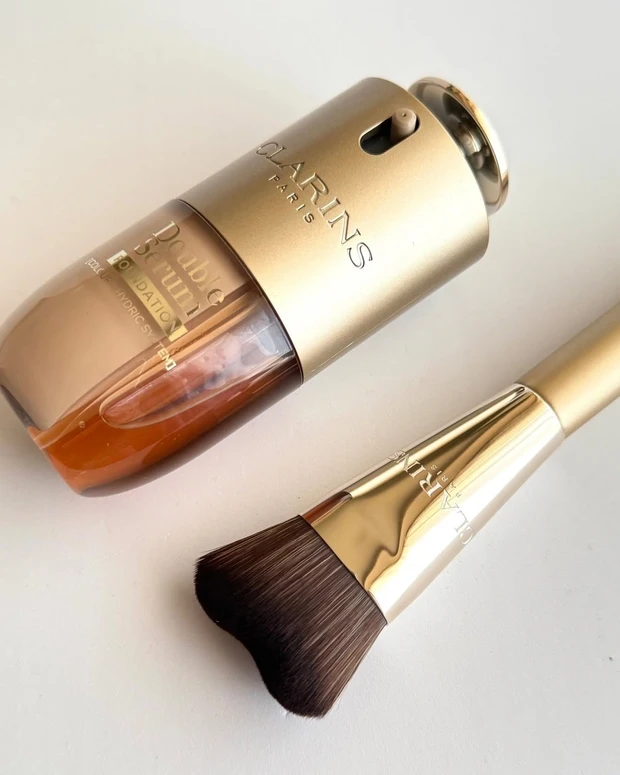 クラランス 新作 美容液ファンデーション、ブラシ